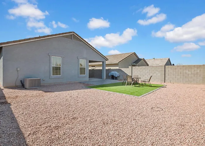 New Spacious 4-bedroom House In Charming With Wifi, Ac *