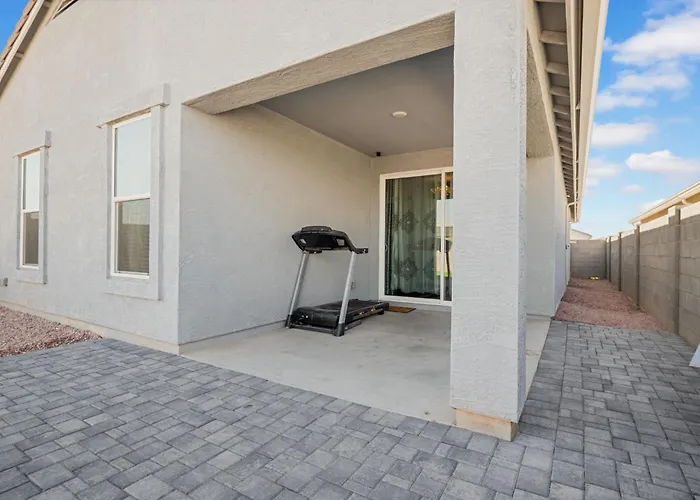 New Spacious 4-bedroom House In Charming With Wifi, Ac Phoenix