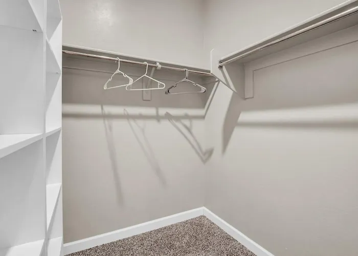 New Spacious 4-bedroom House In Charming With Wifi, Ac * Phoenix