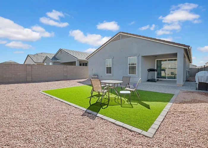 New Spacious 4-bedroom House In Charming With Wifi, Ac