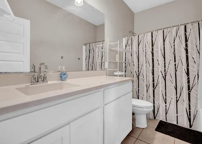 New Spacious 4-bedroom House In Charming With Wifi, Ac *