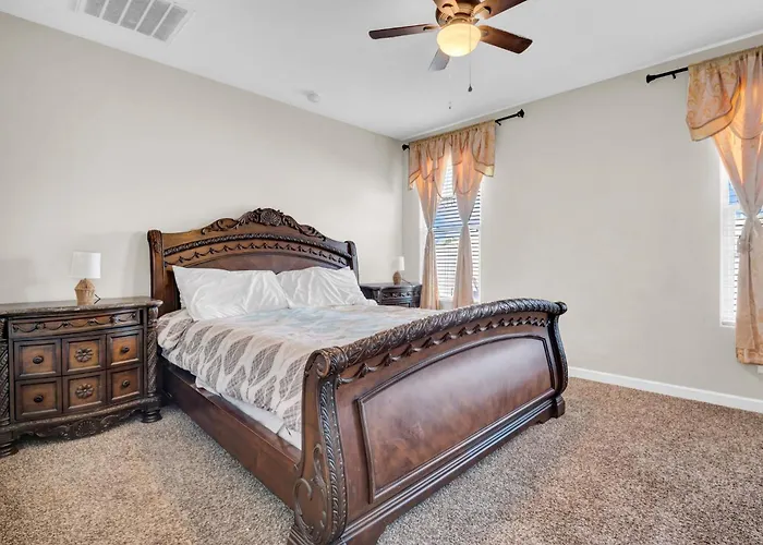 New Spacious 4-bedroom House In Charming With Wifi, Ac Phoenix