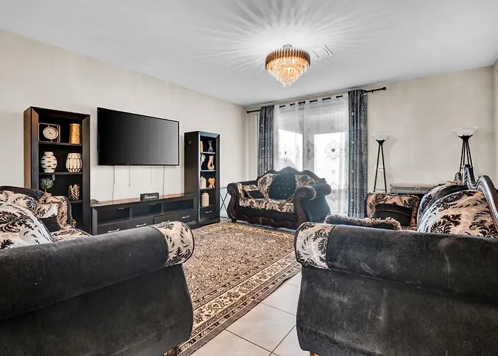 New Spacious 4-bedroom House In Charming With Wifi, Ac * Phoenix