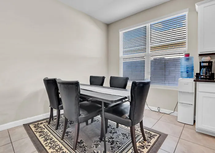 New Spacious 4-bedroom House In Charming With Wifi, Ac *