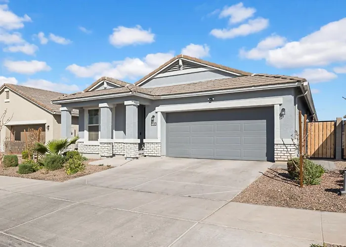 New Spacious 4-bedroom House In Charming With Wifi, Ac * Phoenix